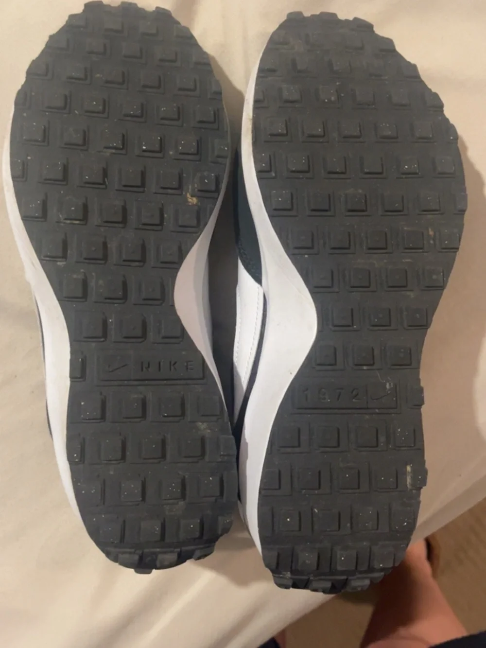 WOMEN'S NIKE WAFFLE DEBUT SNEAKERS - Picture 4 of 5